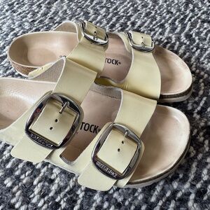 Birkenstock Arizona Big Buckle Patent Leather Patent Butter Yellow Sandals